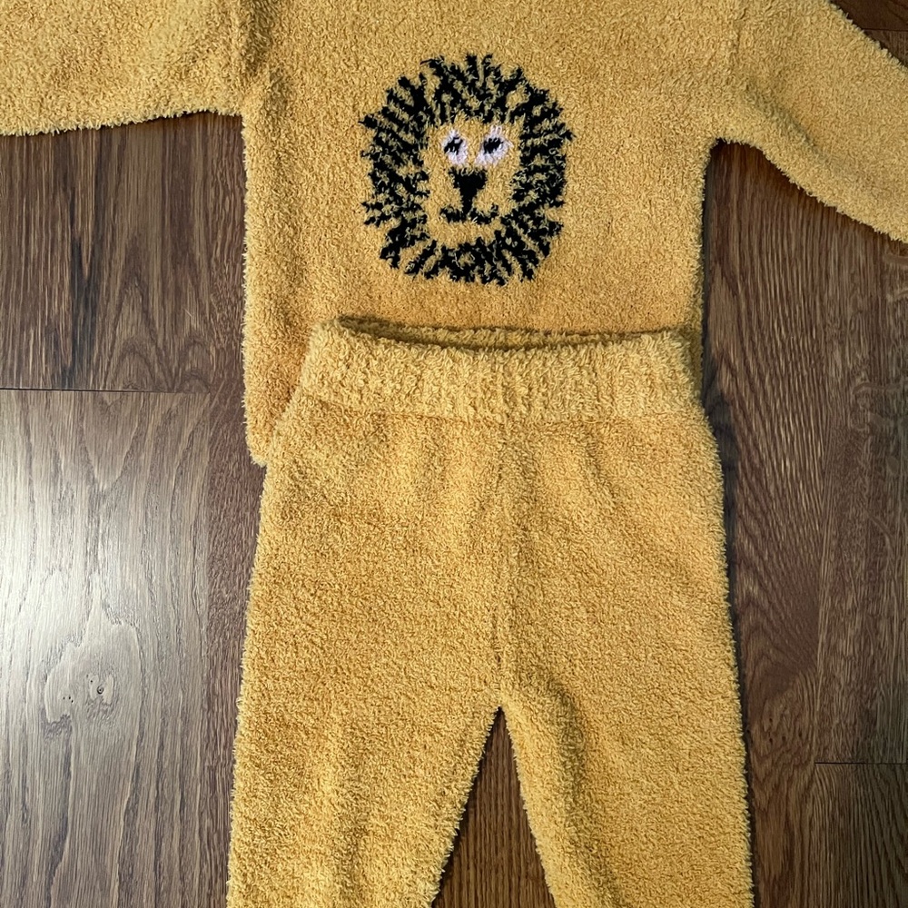 Hanna Andersson Yellow Lion Fleece Baby Outfit